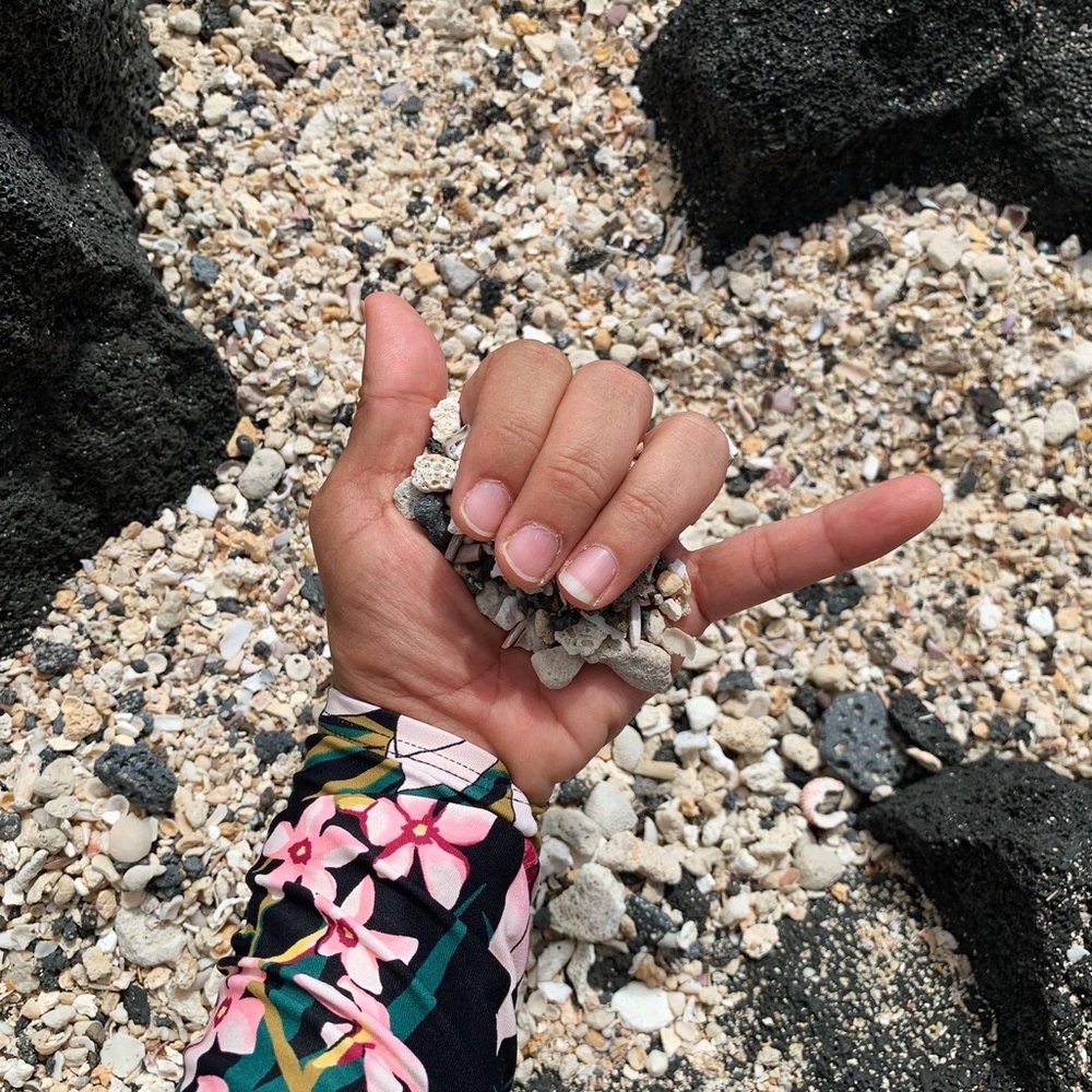 Aloha! Im your new POSH friend Bernadette, but YOU can call me BeHawaii🤙😍👌 - Picture 8 of 17